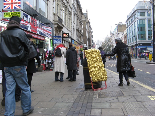© Renate Egger and Wilhelm Roseneder. Goldene Erweiterung/Golden expansion. Street art project. Austrian Cultural Forum London. Oxford Street. London, UK  2010