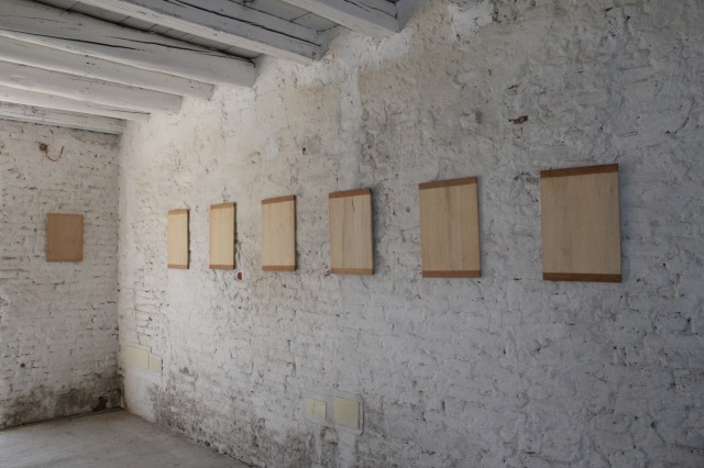 © Renate Egger. Holzplatten/Wooden plates, 1988-1992. Artfarm Pilastro. Pilastro di Bonavigo (VR), Italy, 2012